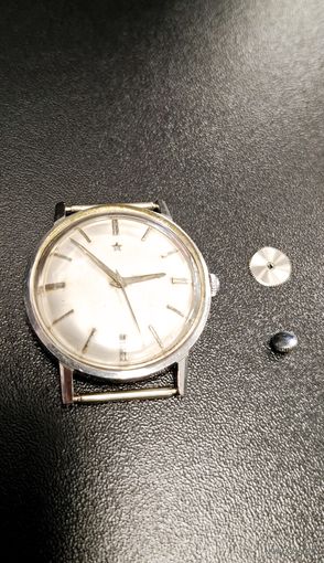 С 1 рубля 5 дней! Редкие часы ZENITH 230S. Сталь. С этими деталями на фото и достались. При заводе трещат. Баланс цел. Пытаются идти. Состояние на фото.
