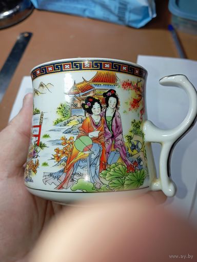 Японская фарфоровая кружка - Гейши . Очень красивая .