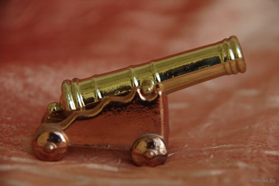 Пушка ( миниатюра ) ( высота 4 см , длинна 6,5 см )