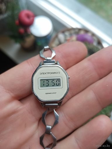 Часы электронные