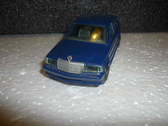 Модель авто MERCEDES 190E. BURAGO. Made in ITALY. 1:43.