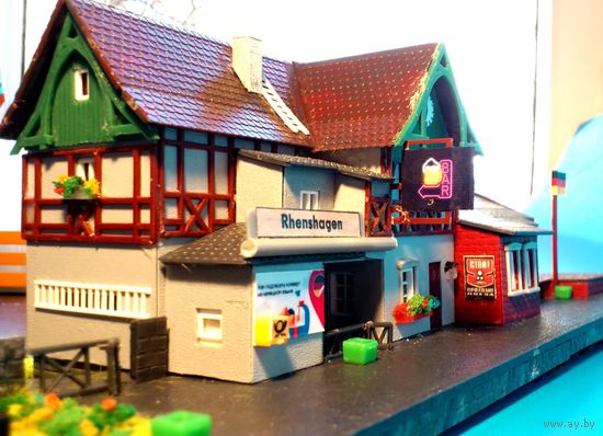 Вокзал с баром, рестораном и отделением почты VERO. Масштаб TT.