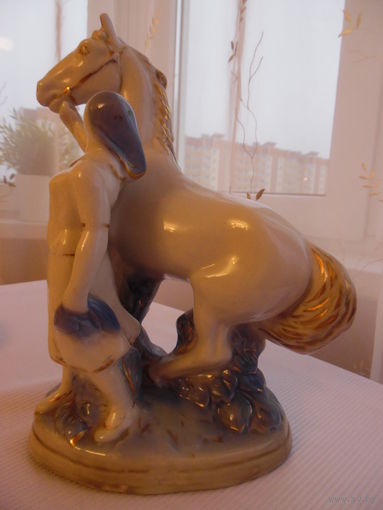 КОЛХОЗНИЦА С КОНЕМ.СТАРАЯ ГЖЕЛЬ.50-Е ГОДЫ.ВЫСОТА 26.9 СМ.