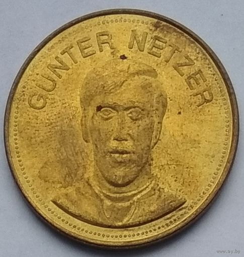 Жетон Shell 1969 г. футболист сборной Германии Гюнтер Нетцер (полузащитник)