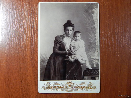 Фото матери с маленькой дочкой.До 1917г.