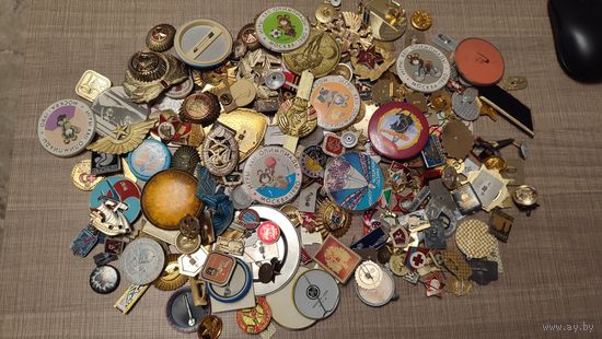 Лот значков кокард медалей петлиц,200 лотов с 1 рубля!!!