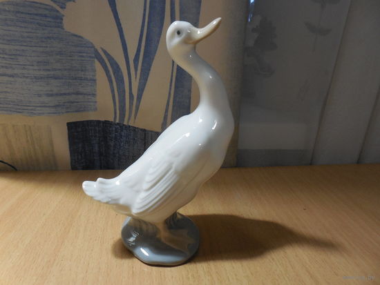 Фарфоровая статуэтка. Гусь. Испания 1978 год.