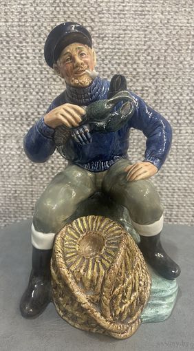 Фарфоровая статуэтка Ловец лобстеров. Royal Doulton. Англия. Высота 20 см.
