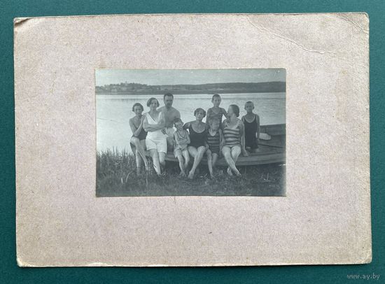 Фото в купальниках на озере, 30-е годы.