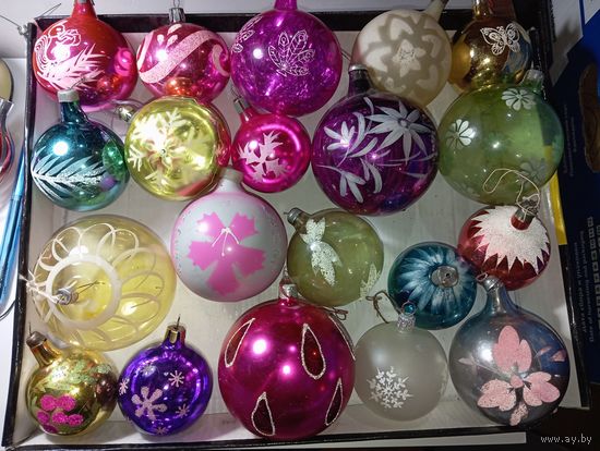 Ёлочные игрушки - Шары с рисунками 20 штук  без повторов . СССР