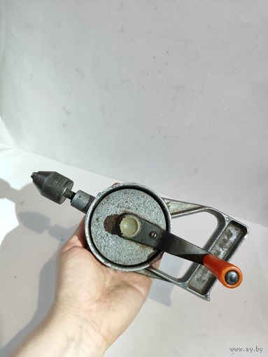 Ручная мини дрель.