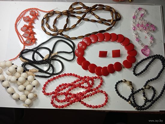 Бусы одним лотом с рубля !