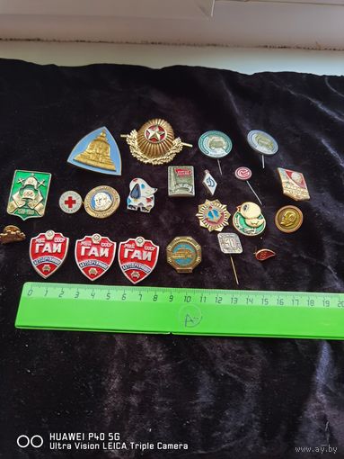 Лот значков самая привлекательная цена трёхдневный аукцион