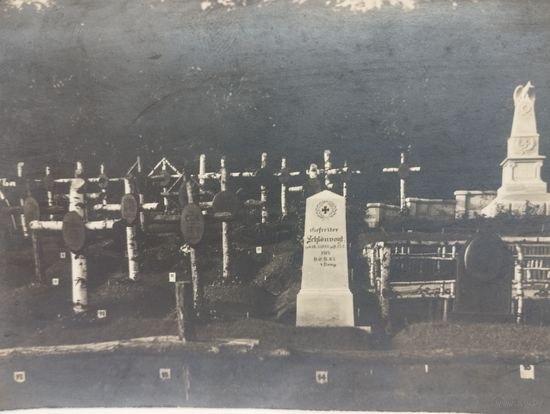 Фото ПМВ Могилы немецких солдат и офицеров  ,по наступлению 1915 года.Оригинал!