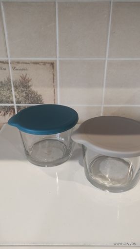 Контейнеры для еды, 260 мл, стекло. Новые. Вымыла и ни разу не воспользовалась. На самом деле очень удобные, просто лишние. Купили большой набор контейнеров другой формы. Цена за пару 10,00