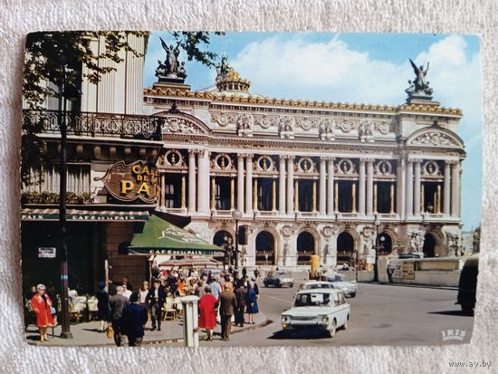 Франция, Париж. Опера и кафе Мира