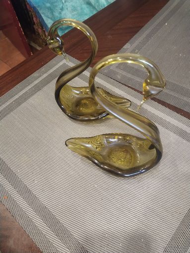 Два лебедя стекло.