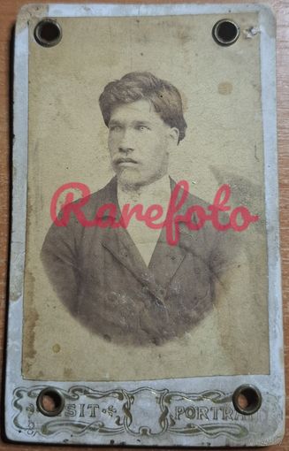 1900-е Визит-портрет удостоверение парень c пронзительным взглядом типаж ретро студийное фото