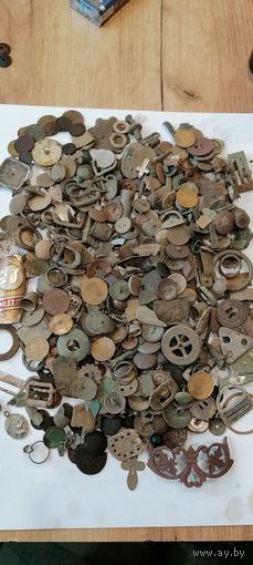 Копанина, очень много предметов,с рубля, три дня