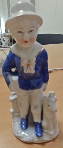 Фарфоровая фигура. Мальчик. 14 см