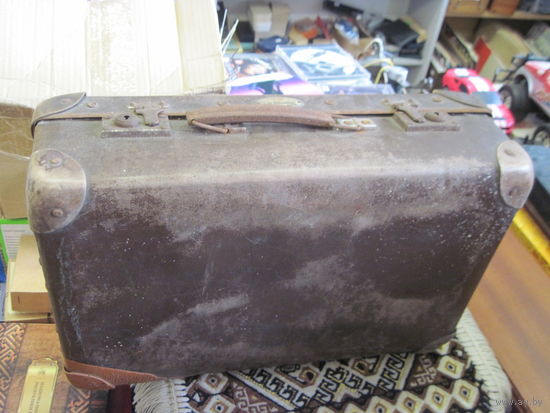 Старый  малый чемодан ГДР.