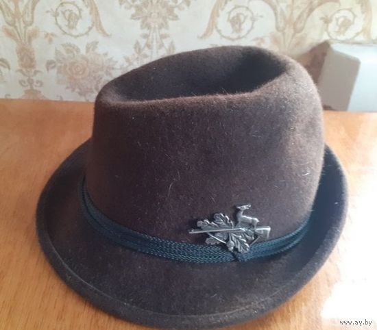 Шляпа с эмблемой охотник для сезонной охоты  Якутия