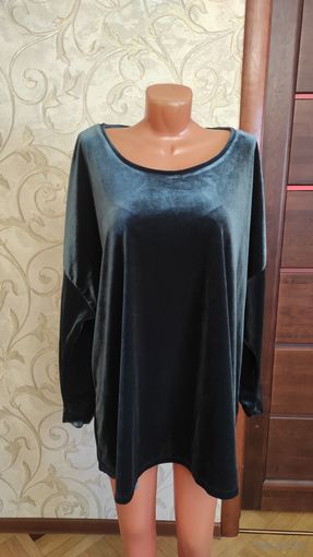 Шикарная блуза Yessica велюр на 70-72 размер. Глубокий перламутровый цвет сине-серый, очень красивый. Рукав красиво собран, интересно смотрится. Блуза в идеальном состоянии. Длина 82 см, ПОгруди 82 см