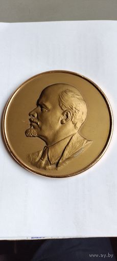 Барельеф Ленин.