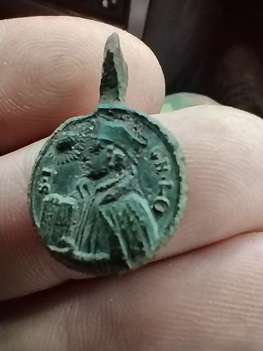 Литой медальон