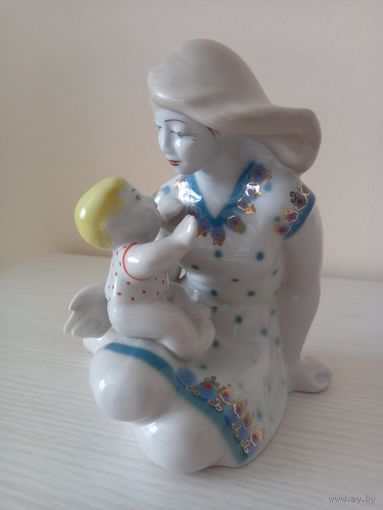 Статуэтка фарфор СССР,  Мать и дитя