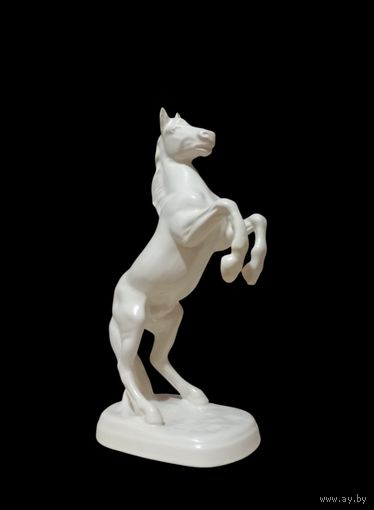 С РУБЛЯ! РЕДКАЯ! Конь на дыбах. Hertwig Katzhutte, высота 27см!