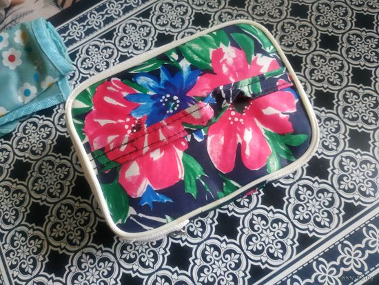 Косметичка. Состояние на скане.