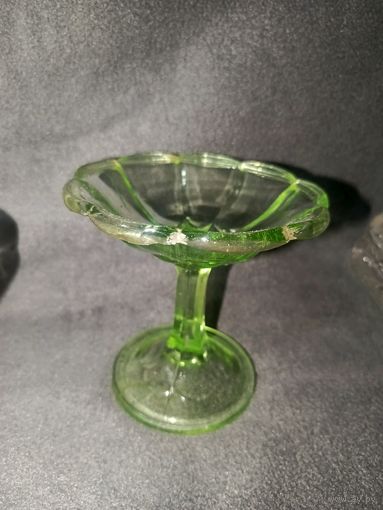 Вазочка на ножке. Конфетница. Неман.