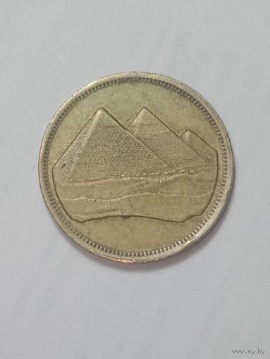 Египет 5 пиастров 1984 года .