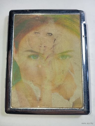 Винтажный портсигар с переливающимися картинками . С рубля .