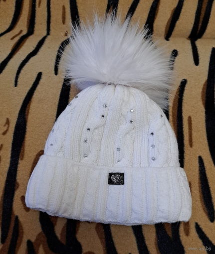 Шапка белая на 4-6лет, б.у, вязанная