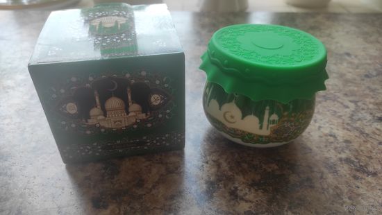 Сувенир из Казани в упаковке. Новый. Баночка с силиконовой крышкой, 7 см высота.
