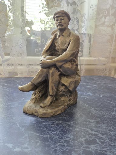 Скульптура В. И. Ленина