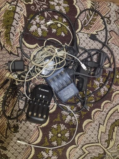 Подзарядки и прочая гарнитура к мобильному телефону