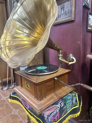 Старинный граммофон, Европа, полностью рабочий, много лотов с рубля