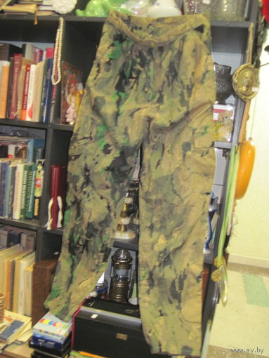 Штаны камуфлированные женские на 44/4 размер.