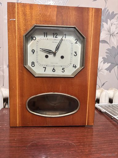 Часы янтарь