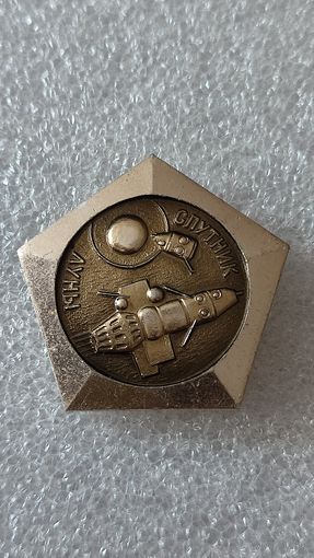 Значек знак Спутник Луны космос