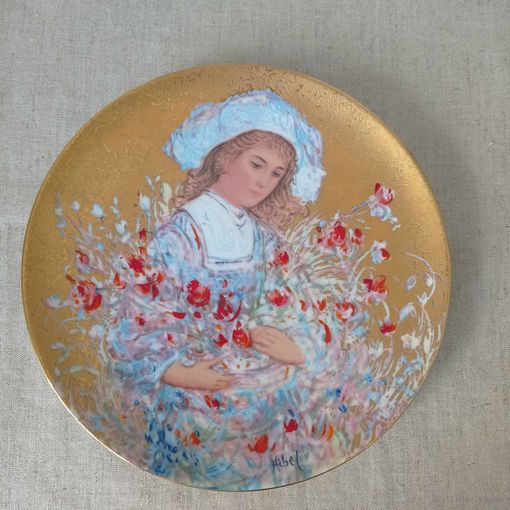 Коллекционная тарелка из серии Flower Girl (Цветочница)
