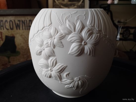 Ваза Кайзер / Kaiser фарфор бисквит номерная с подписью автора