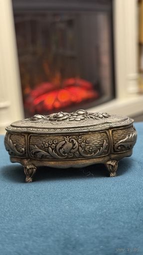 Шкатулка для украшений. Лот 1