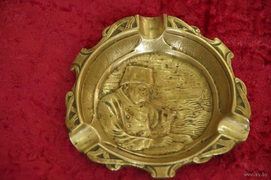 Пепельница латунная  ( 13,5 см х 13,5 см )