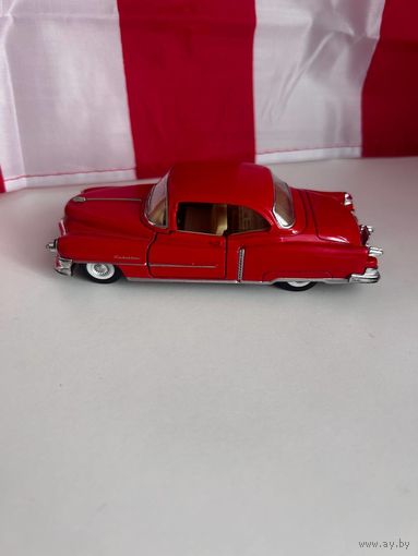 Модель 1:43 kinsmart cadillac series 62 1953