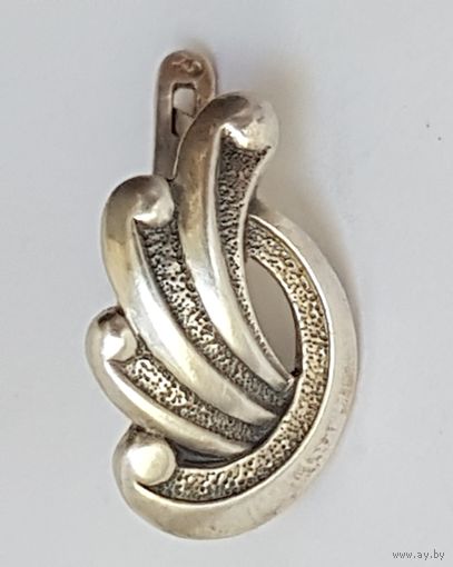 Серьга серебро,  проба, клеймо 2хю. Размер 1,9 см на 1,1 см. Вес 2,5 гр. Одна штука