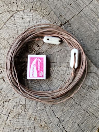 WW2: полевая наружная антенна (антенный провод) на такелажных керамических изоляторах. ~ 16 метров.